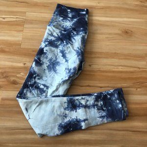 TONE IT UP- Avocado Tie Dye Leggings